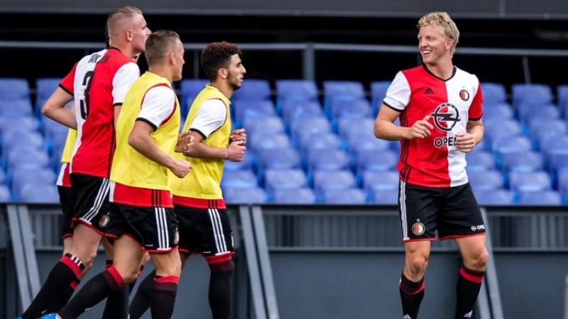 VIDEO | De spelers in de nieuwe trainingskleding