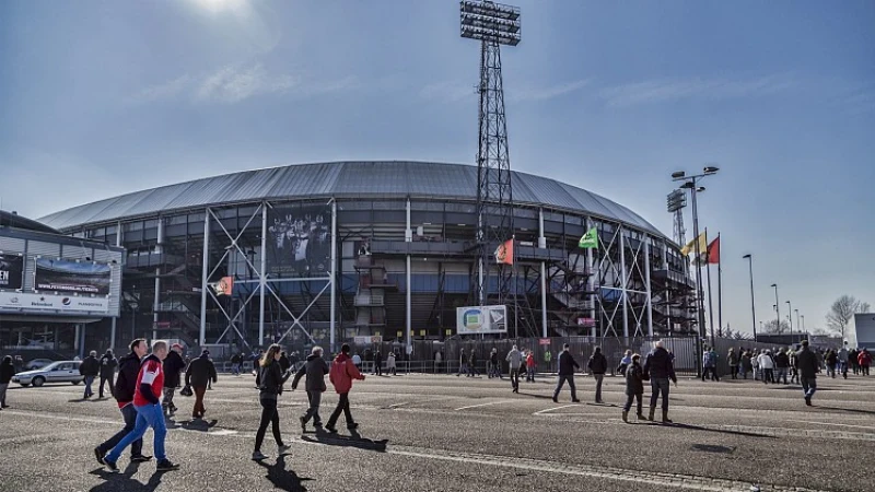 LET OP | Trappen rondom De Kuip spekglad