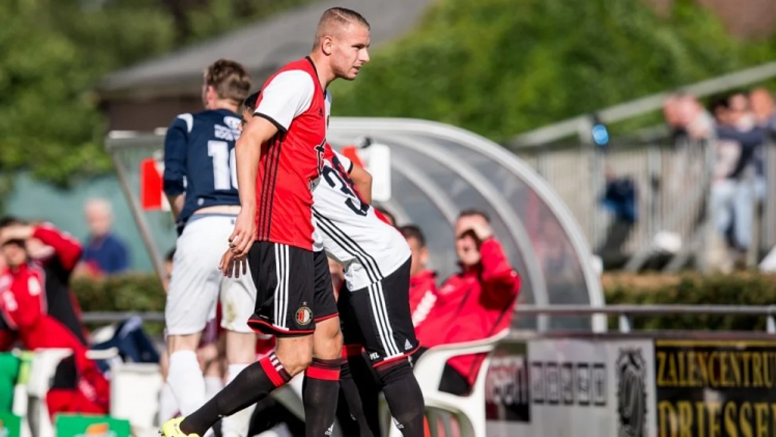 Van Beek door blessure met voet in het gips