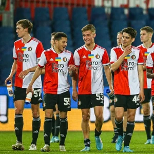 FOTO | Vijf jeugdspelers trainen mee met Feyenoord 1