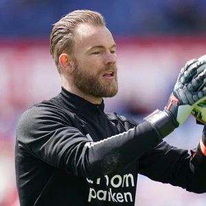 Feyenoord hervat training en ziet oude bekende doelman aansluiten