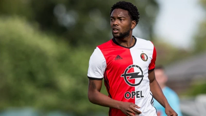 Debuut lonkt voor Jones, Nelom traint apart van de groep