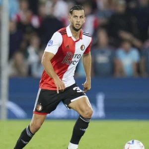 Dávid Hancko geblesseerd van het veld in bekerwedstrijd tegen PEC Zwolle