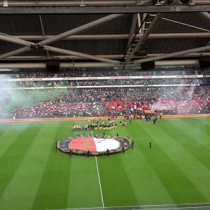 Mooie beelden van uitverkochte Kuip tijdens De Klassieker