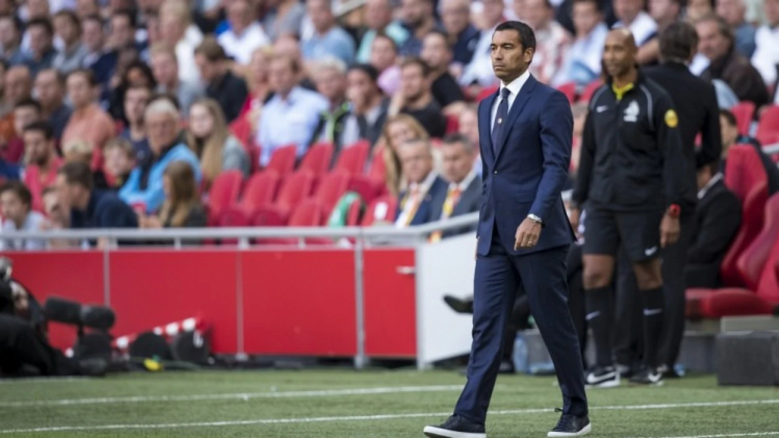 Van Bronckhorst: 'Ik ben blij dat hij fit is om te spelen'