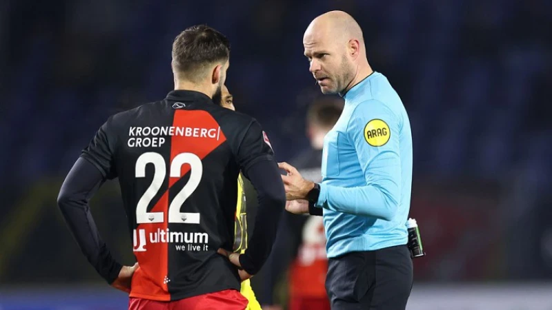 Rob Dieperink scheidsrechter tijdens bekerwedstrijd tussen Feyenoord en NEC