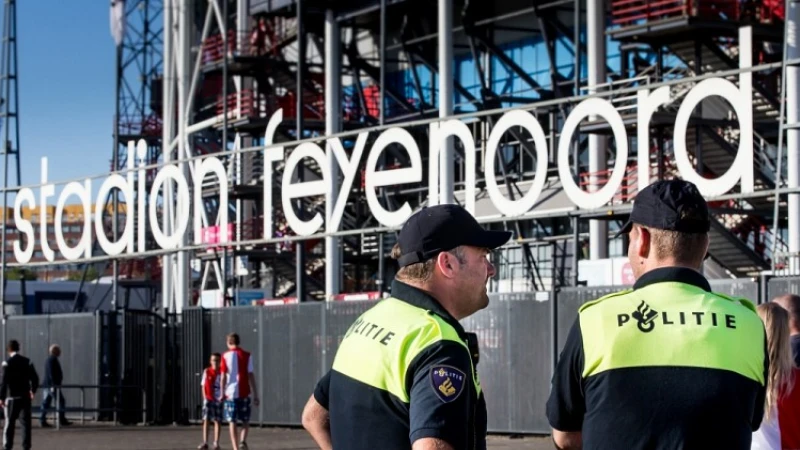 Twee Ajax-supporters krijgen straf vanwege geweld tegen Feyenoord-supporters