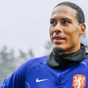 Van Dijk prijst Hulshoff: 'Denk dat het tot nu toe heel erg goed bevalt'