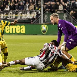 HUURLINGEN | Hall valt op in het centrum en Diemers belangrijk met assist op late goal