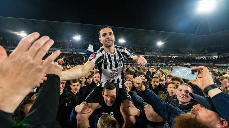 Heracles Almelo promoveert naar de Eredivisie