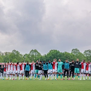 STAND | Feyenoord wint en staat op matchpoint voor kampioenschap