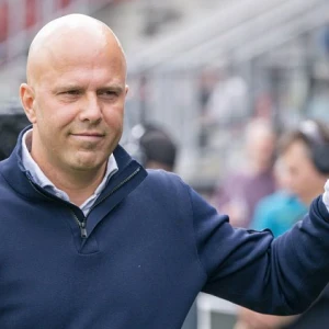 LIVESTREAM 14:30 | Persconferentie Arne Slot in aanloop naar wedstrijd tegen Go Ahead Eagles