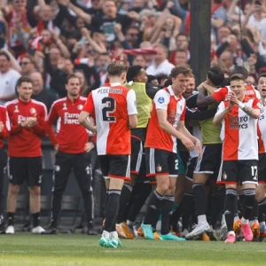 VIDEO | Ontlading na laatste fluitsignaal in De Kuip