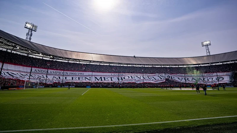 Mega spandoek Feyenoord weer zichtbaar in Rotterdam