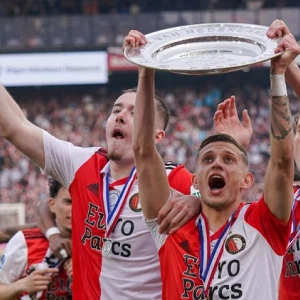 'Regels FIFA zorgen voor mogelijk langer verblijf Szymański bij Feyenoord'