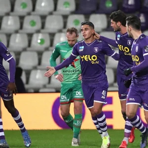 'Feyenoord en Beerschot V.A. onderhandelen over transfersom Sebaoui'