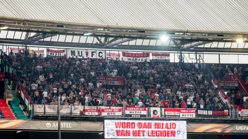 Manchester United onderzoekt klachten van supporters na Feyenoord-uit