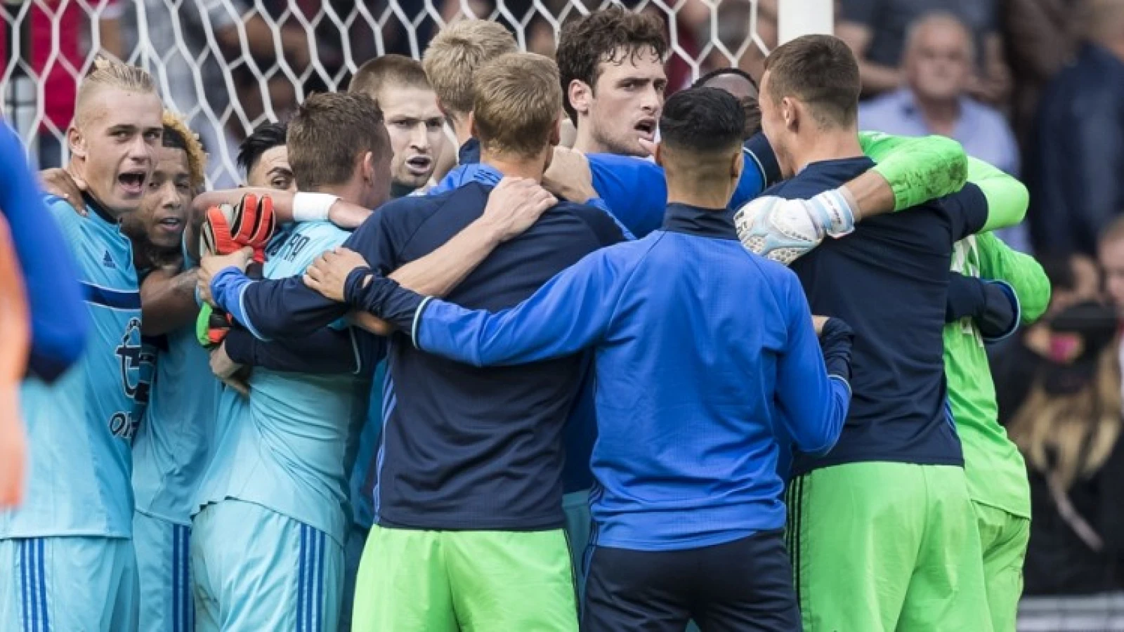 FOTO | Selectie werkt aan teamspirit 