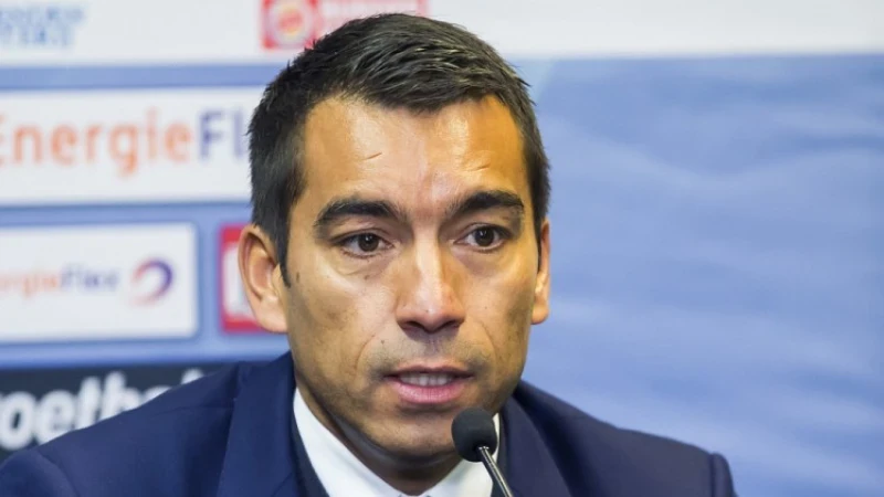 Van Bronckhorst gaat donderdag rekening houden met duel met Ajax