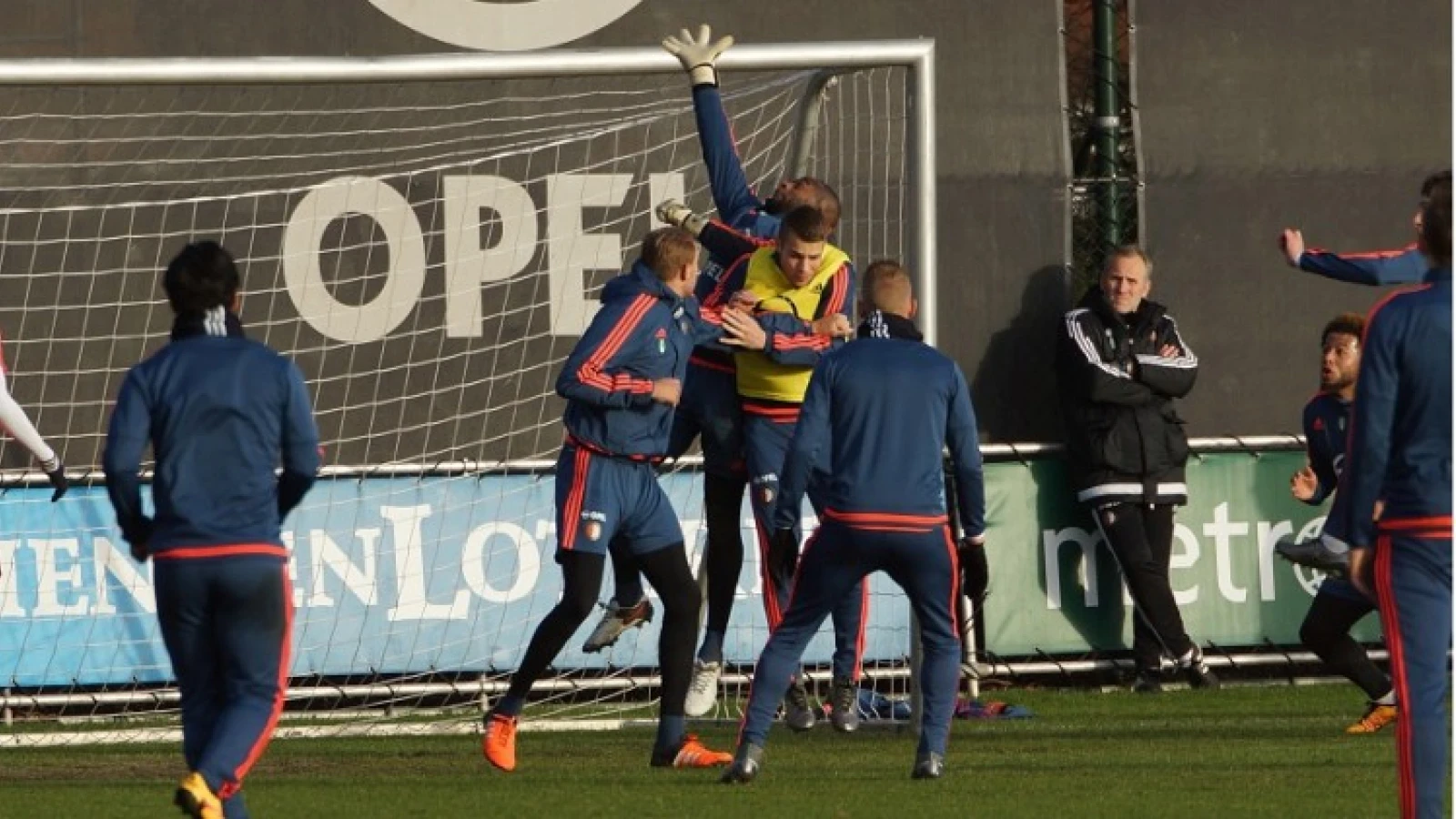 Feyenoord traint op corners, Schuurman voor tweede keer bij groepstraining