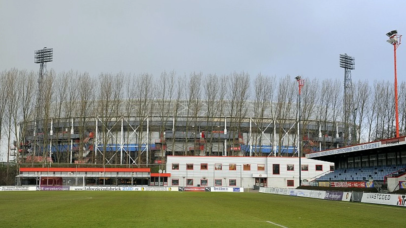 'Feyenoord hoopt op handtekening van twee Surinaamse talenten'