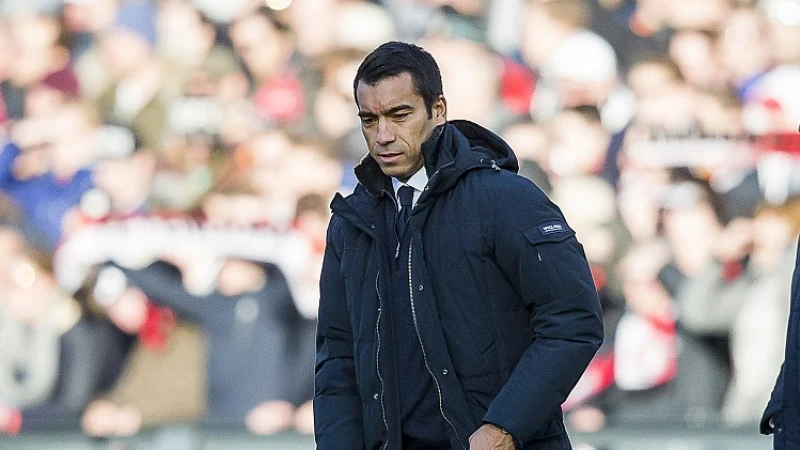 Van Bronckhorst: 'Je ziet het team wegzakken'