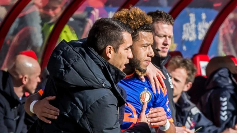 Van Bronckhorst over situatie: 'Op dit soort dagen laat je je gevoel spreken'