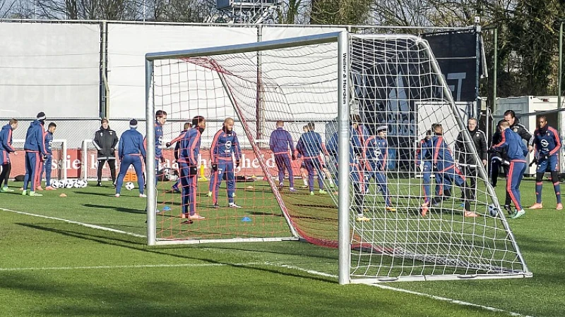 FOTO | Geschrokken gezichten op training na botsing Feyenoorders