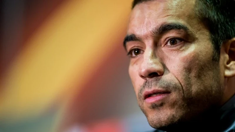 Van Bronckhorst: 'Dat zou ik wel aandurven ja'