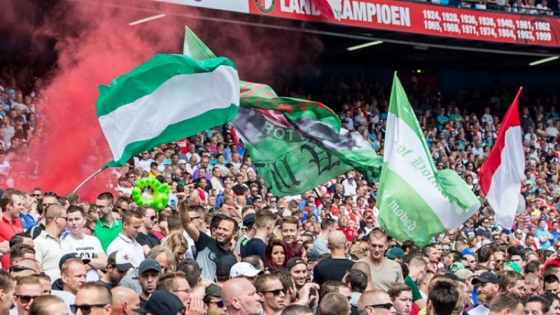 Wedstrijd tussen Feyenoord en Vitesse in uitverkochte Kuip