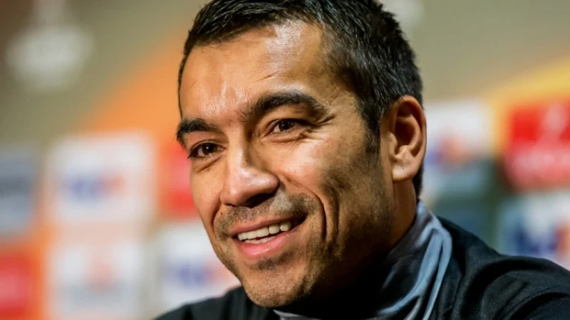 Van Bronckhorst spaart niemand in wedstrijd tegen Fenerbahçe