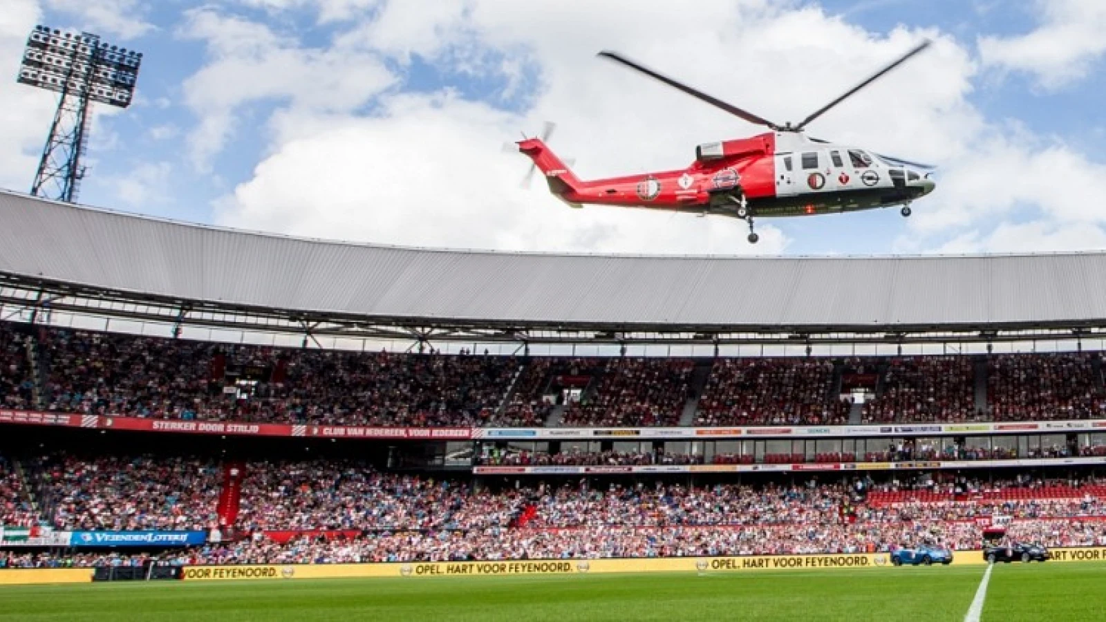 Ajax geeft Feyenoord het nakijken op de transfermarkt 