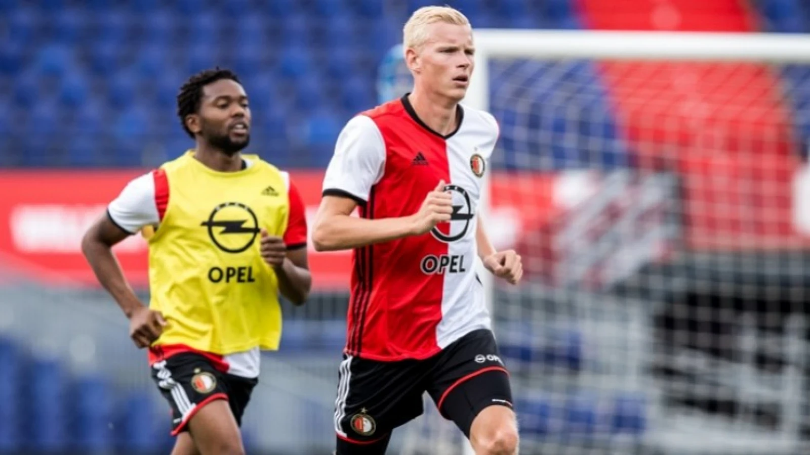 'Feyenoord steekt stokje tussen transferflirt NEC en linksback'