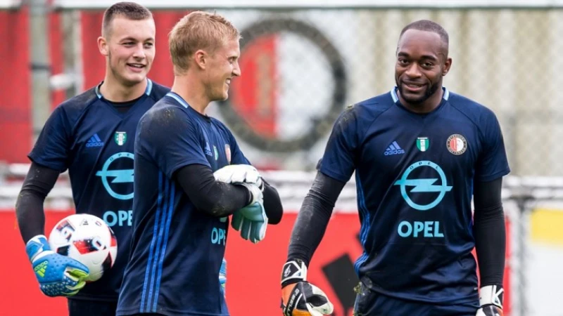 'Ik laat niemand meer gaan, we maken het seizoen af met vier keepers'