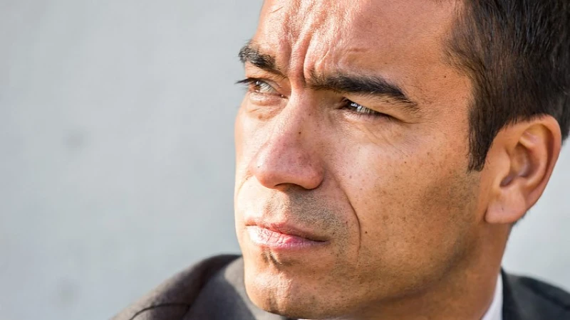 Van Bronckhorst waakt: 'De druk kan gaan meespelen'