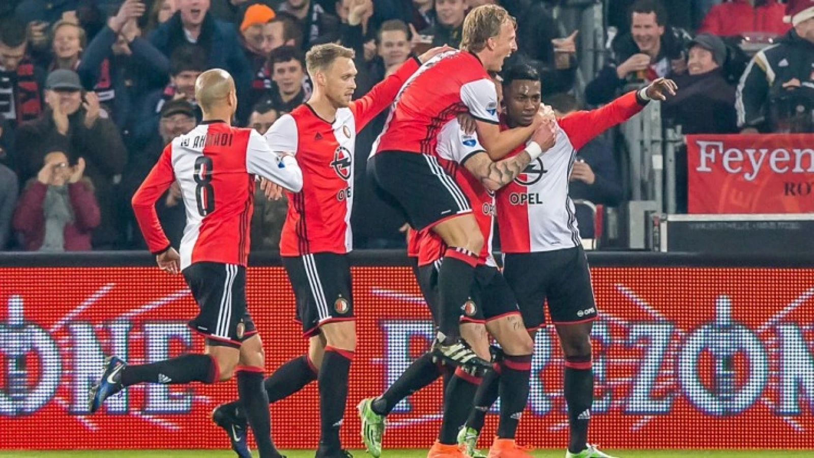 Feyenoordspelers Facetimen met Touzani