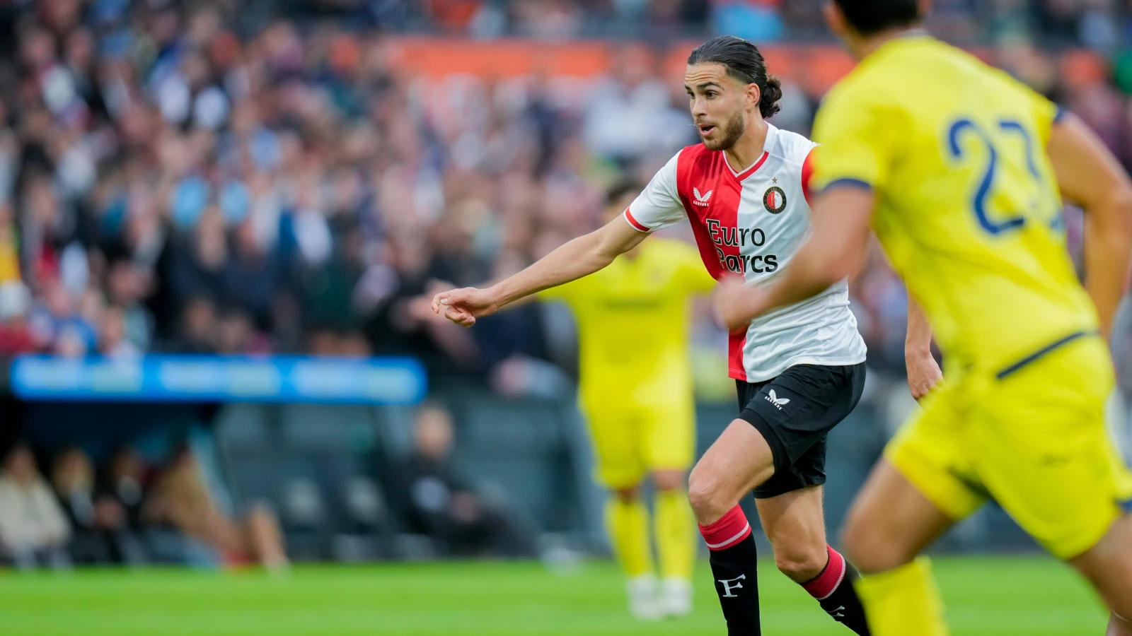 Zerrouki: 'Eindelijk weer in een stadion na een paar oefenwedstrijden op een rustiger veld'