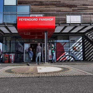 Feyenoord en Castore geven update over voorraden Feyenoord Fanshops