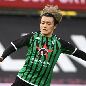 Feyenoord maakt rugnummer Ueda bekend