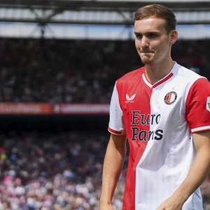 'Beelen traint binnen door blessure'