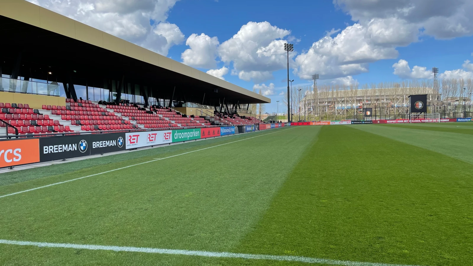 OFFICIEEL | Feyenoord verlengt contract met Sliti