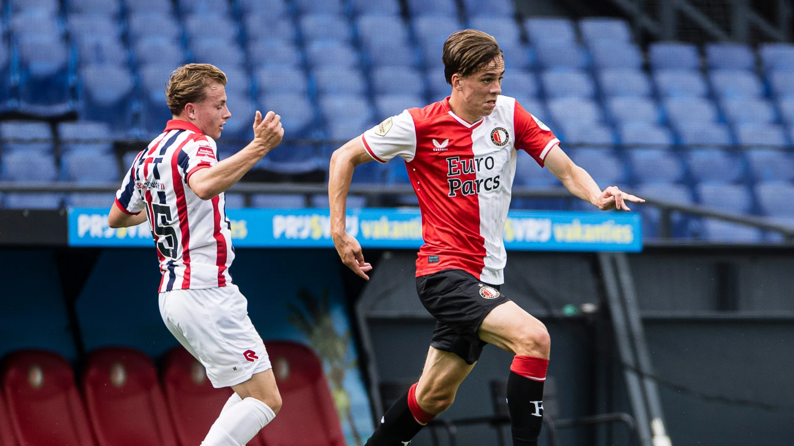 Feyenoord zuinig op Sauer, aanvaller stijgt met stip in de pikorde