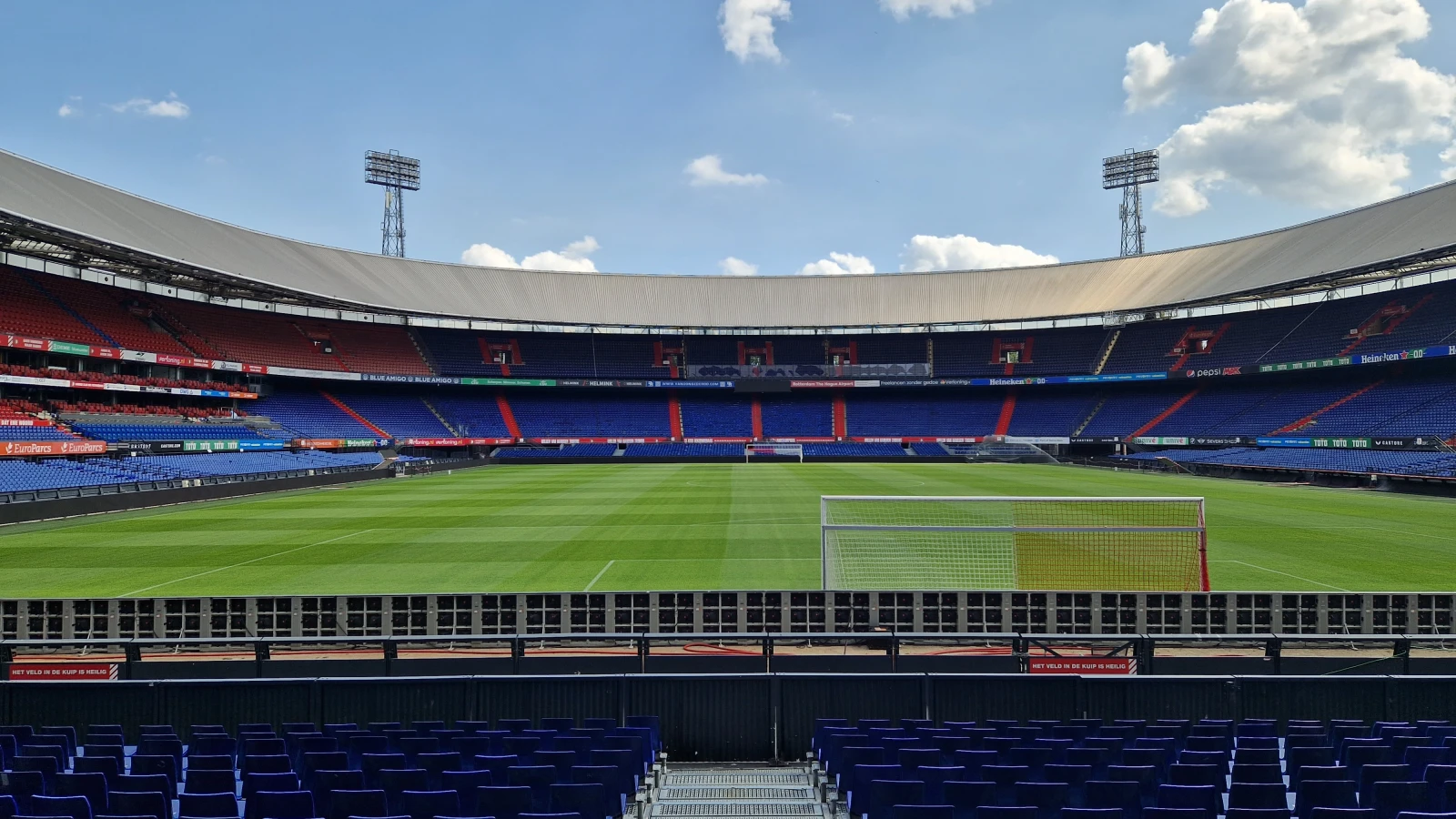 Grasmat De Kuip wint wederom prijs van 'Beste veld van de Eredivisie'