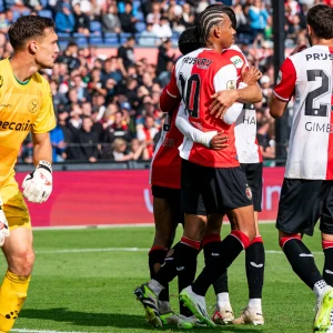 STAND | Feyenoord zesde na winst op Almere City FC