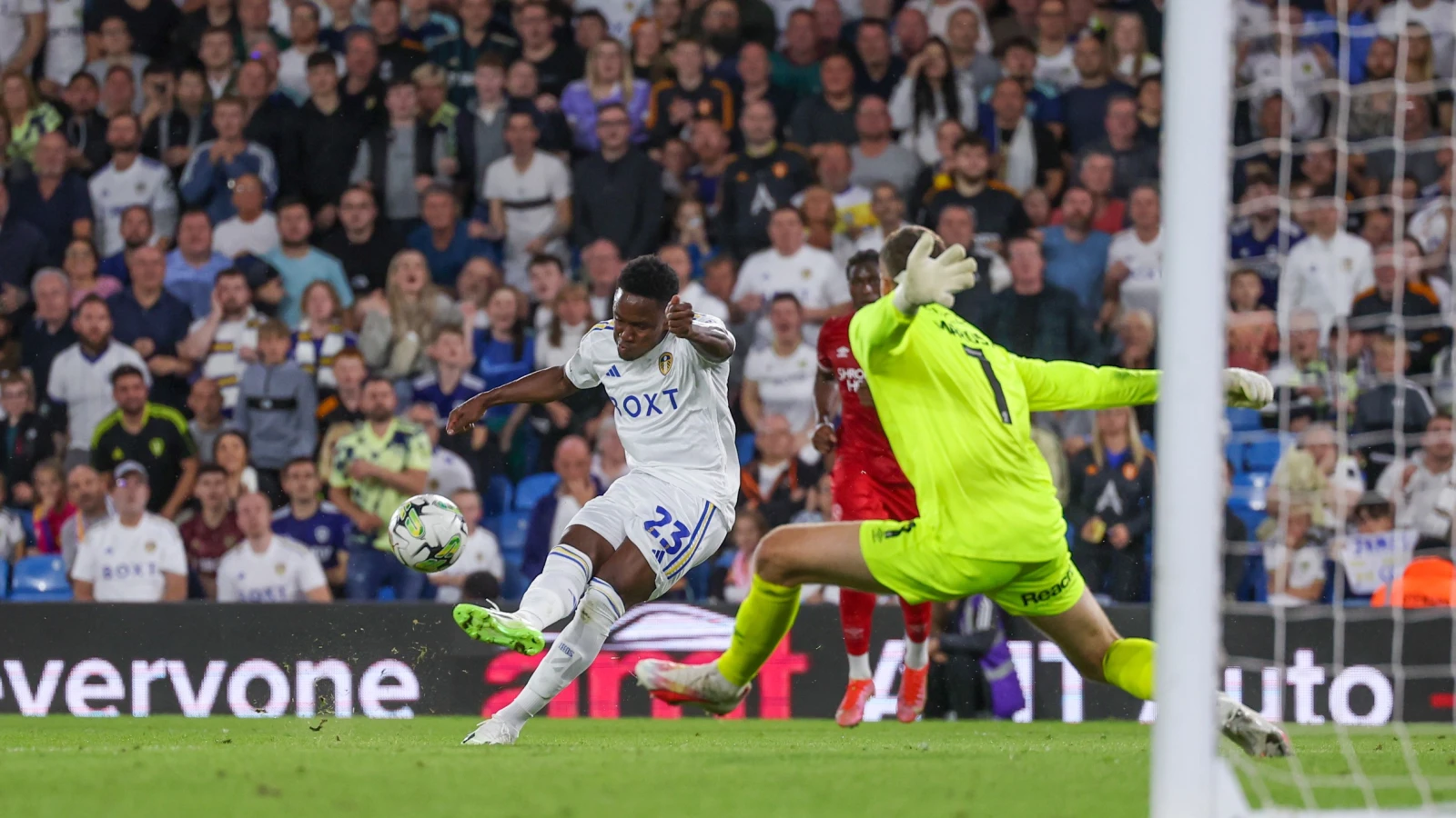 Oud-Feyenoorders | Sinisterra belangrijk voor Leeds United