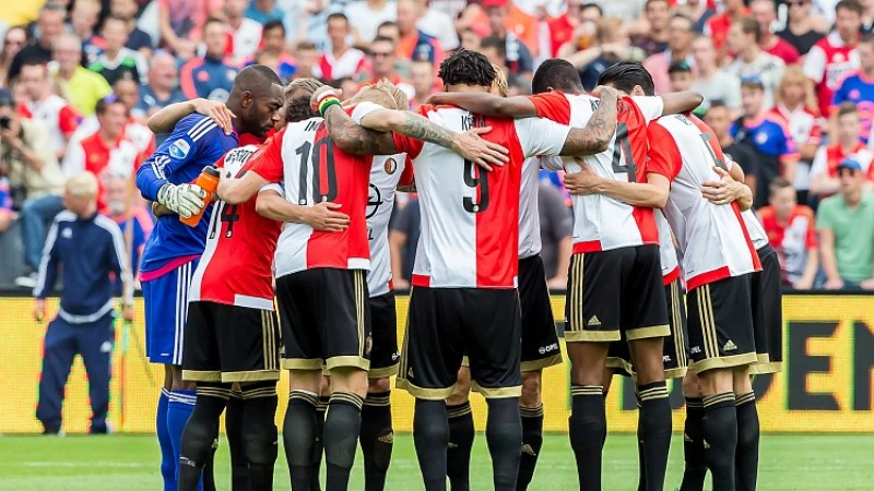 Opstelling bekend: Van Bronckhorst maakt wijziging op middenveld