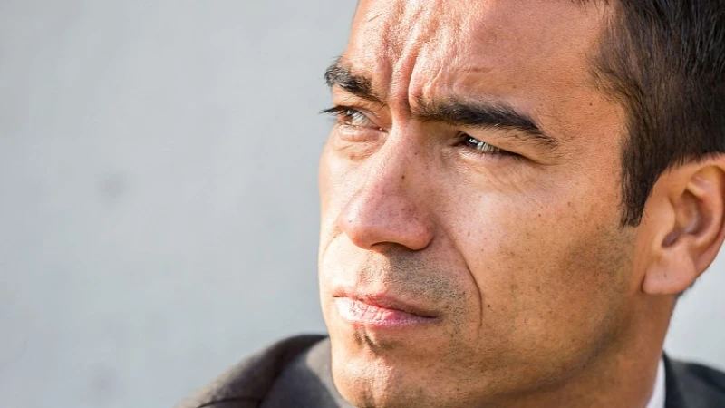 Van Bronckhorst getipt bij clubs uit de Premier League 