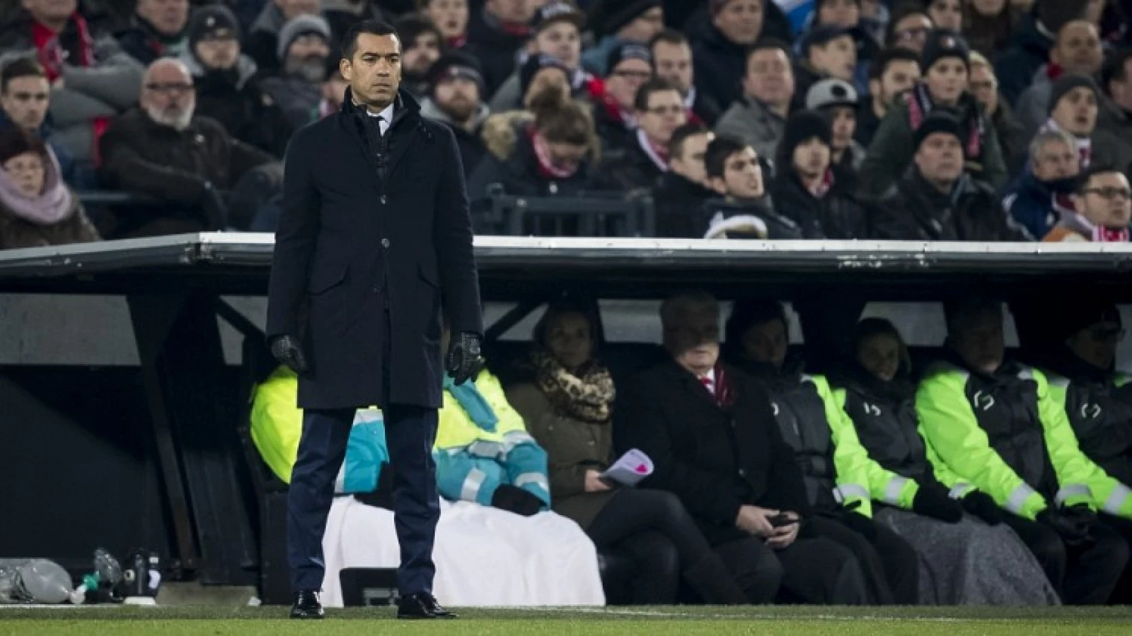 Van Bronckhorst leeft mee met Feyenoorder: 'Spijtig voor hem en ons'