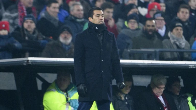 Van Bronckhorst tevreden met spel Feyenoord: 'Je ziet aan de jongens dat ze er plezier in hebben'