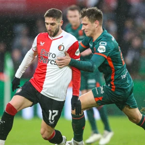 STAND | Feyenoord doet goede zaken in strijd om plek twee